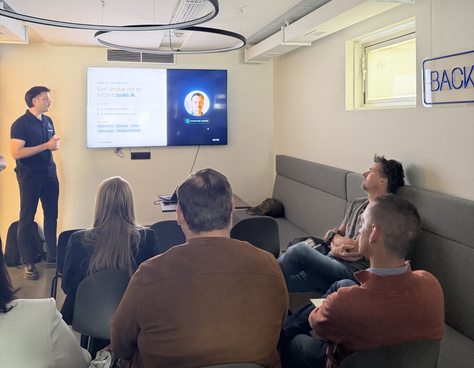 SmartAgents geeft een AI-demo tijdens de ontbijtsessie met Aviso+